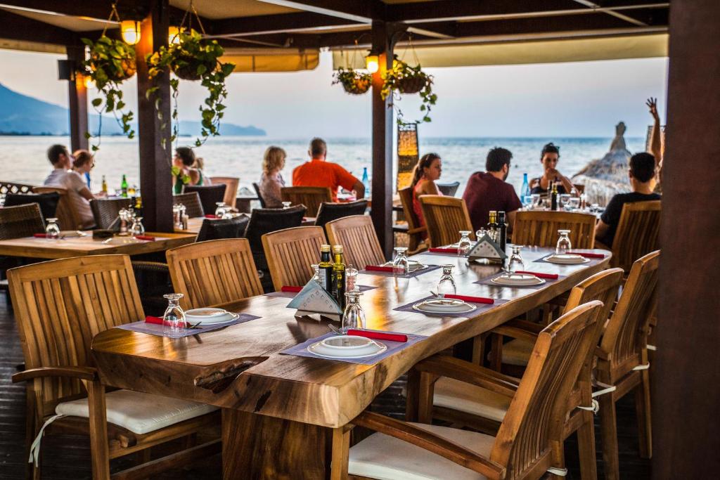 Maria Beach Hotel - 3