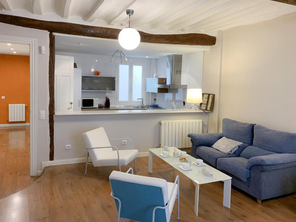 a living room with a blue couch and a table at Logroño Best Choice Apartament in Logroño