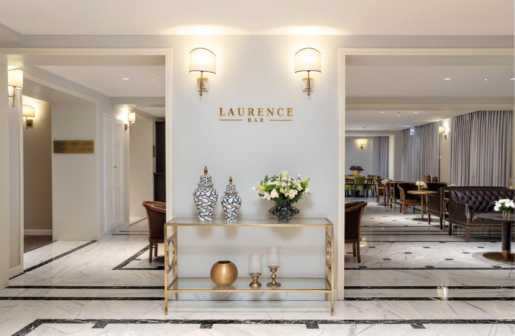 Posezení v ubytování Edmond Luxury Hotel & Spa מלון ספא אדמונד ראש פינה