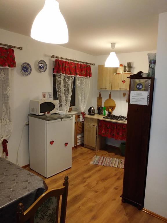 Kuchyň nebo kuchyňský kout v ubytování Noclegi Przy Szlaku Agroturystyka