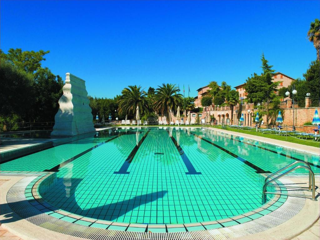 Bazén v ubytování Hotel Casale nebo v jeho okolí