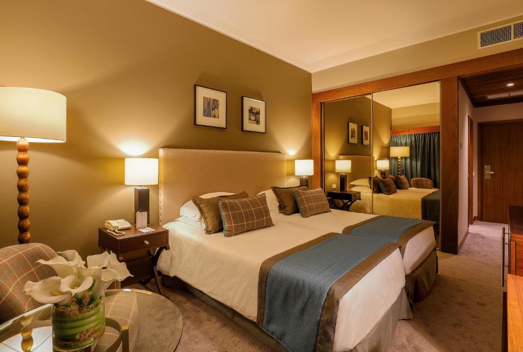 Uma cama ou camas num quarto em Santarem Hotel