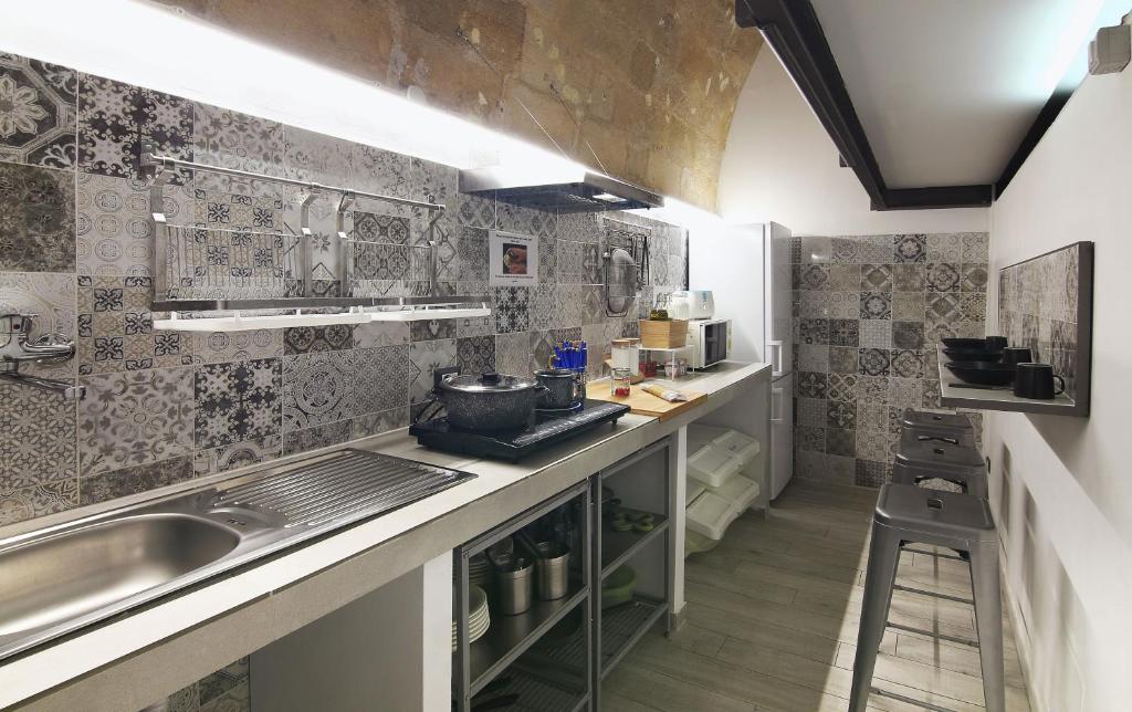 Kuchyň nebo kuchyňský kout v ubytování Ostello dei Sassi - Matera Hostels