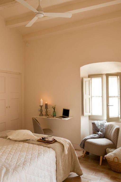 Postel nebo postele na pokoji v ubytování Arkhé Hotel Boutique Pals