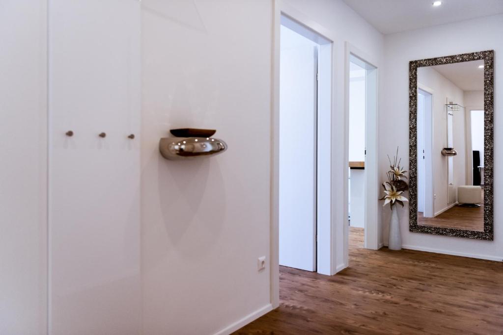 MH Living - 11 - Modern Living Dream in Center - 6