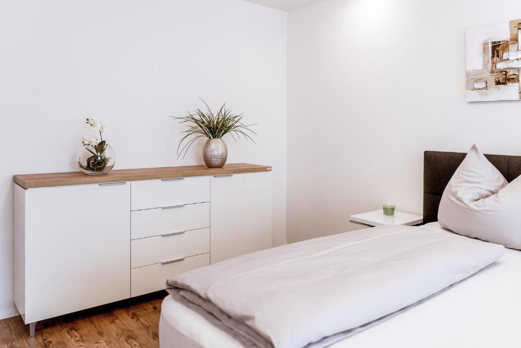 MH Living - 11 - Modern Living Dream in Center - 1