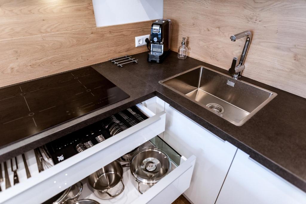 MH Living - 11 - Modern Living Dream in Center - 16