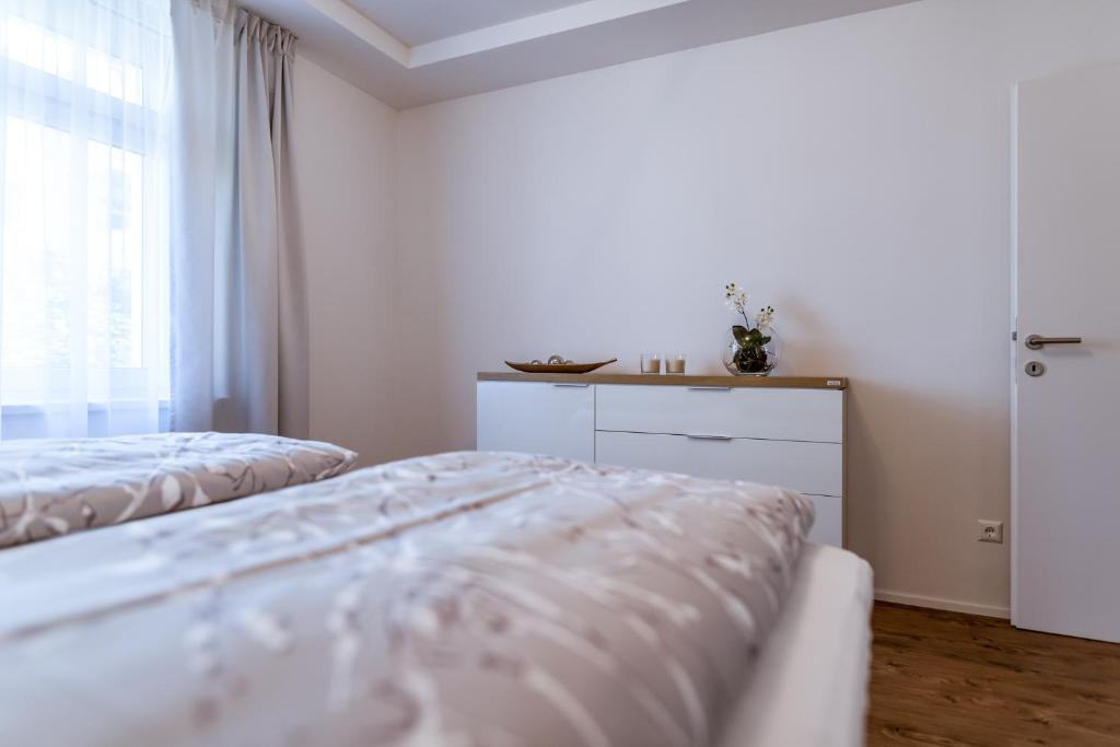 MH Living - 11 - Modern Living Dream in Center - 10