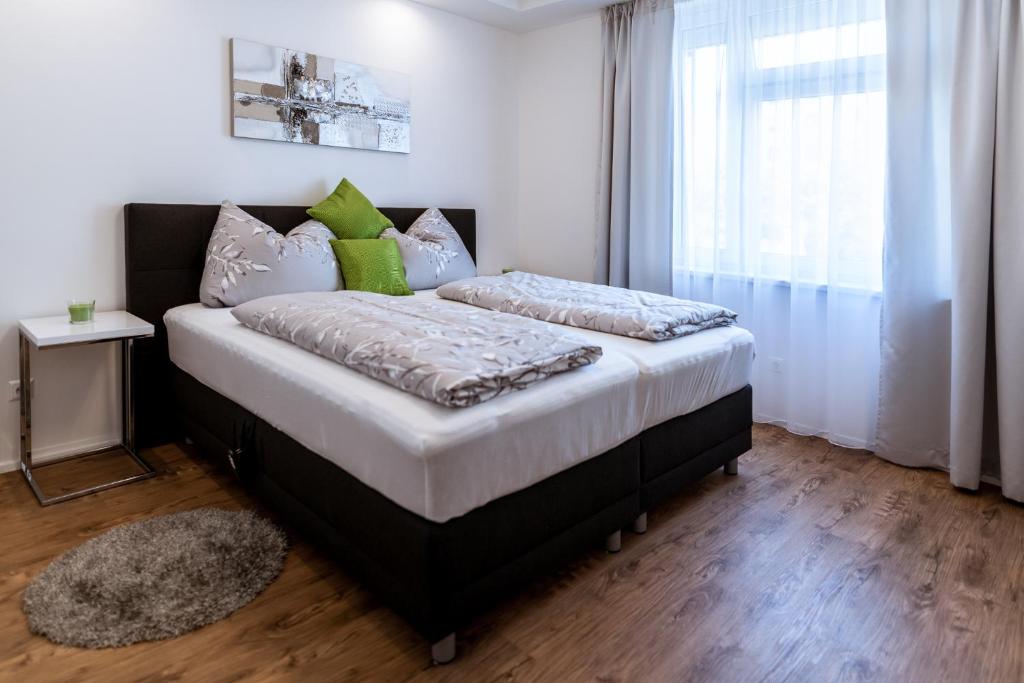 MH Living - 11 - Modern Living Dream in Center - 8