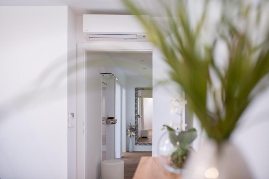 MH Living - 11 - Modern Living Dream in Center - 3