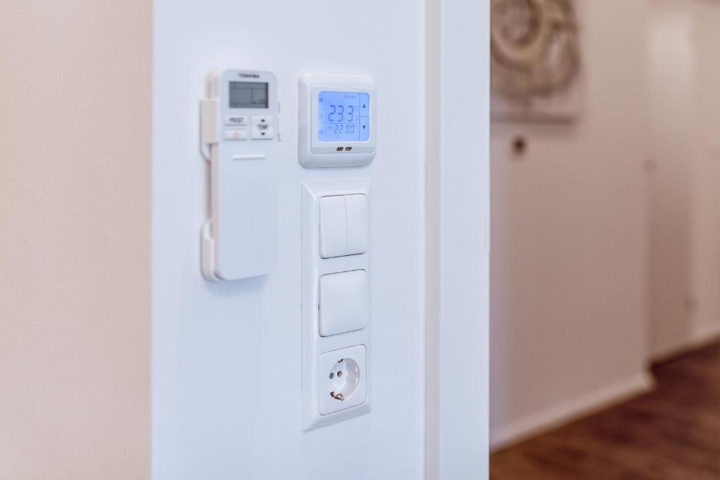 MH Living - 11 - Modern Living Dream in Center - 14