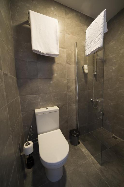 Koupelna v ubytování Piano Hotel