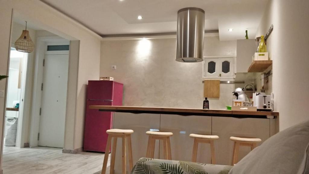 Kuchyň nebo kuchyňský kout v ubytování New Deluxe Stunned Seaview 2 bed Apt