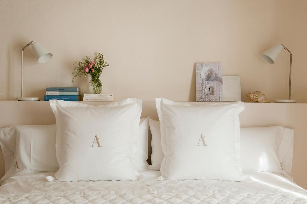 Postel nebo postele na pokoji v ubytování Arkhé Hotel Boutique Pals