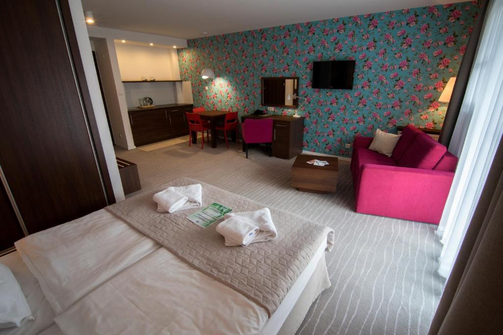 Flinski Sport X SPA, Boutique X Art - 3