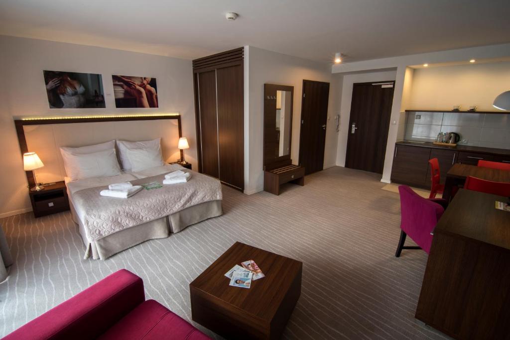 Flinski Sport X SPA, Boutique X Art - 4