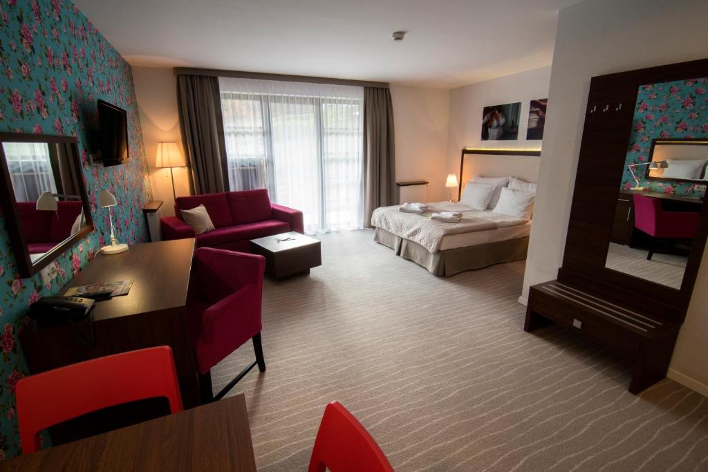 Flinski Sport X SPA, Boutique X Art - 5