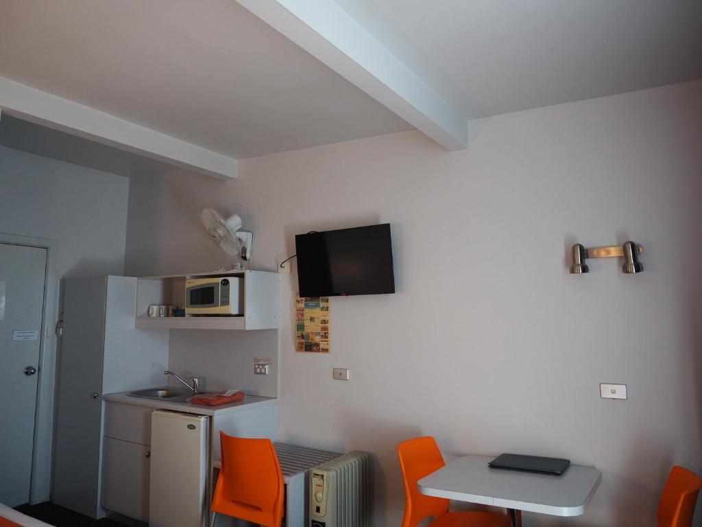 Kuchyň nebo kuchyňský kout v ubytování Waterfront Lodge Motel
