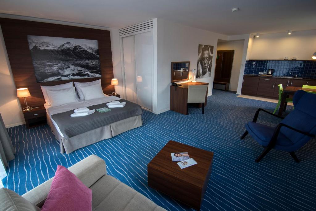 Flinski Sport X SPA, Boutique X Art - 18