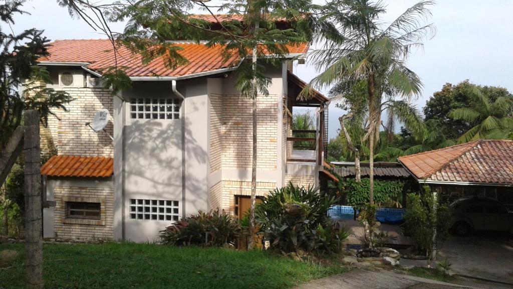  CASA no MORRO 650m do MAR COM PISCINA AQUECIMENTO SOLAR