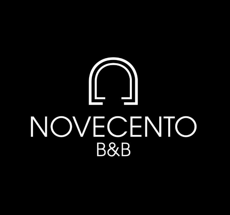 アックアヴィーヴァ・デッレ・フォンティにある'novecento bed & breakfastの黒地のノヴェノBCのロゴ