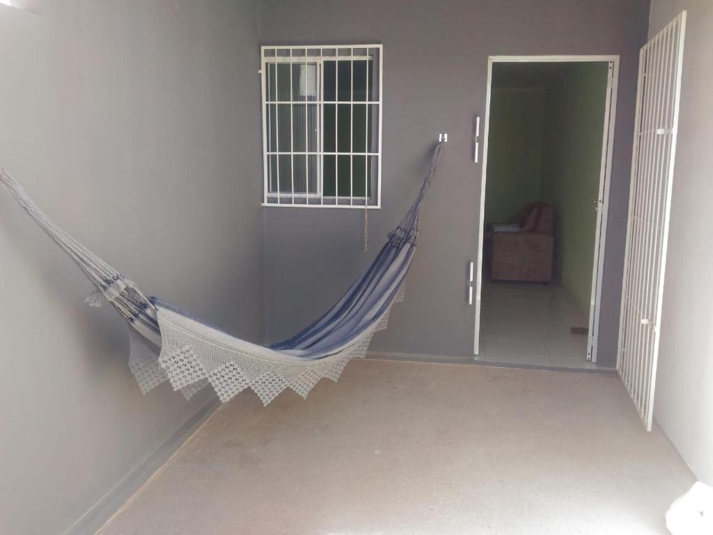 a hammock hanging in the corner of a room at Flats Xingó in Piranhas