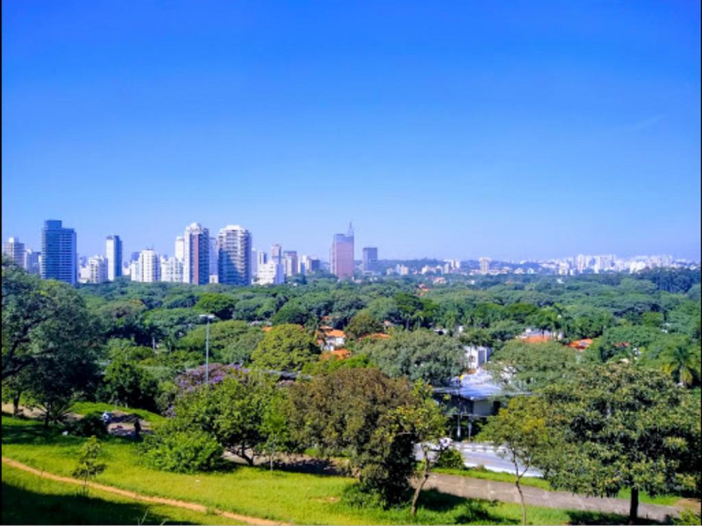  Apartamento com quintal na Praça do Pôr do Sol