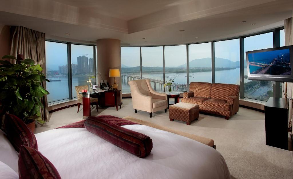 KB Hotel Qingyuan - Premier King Room With River View