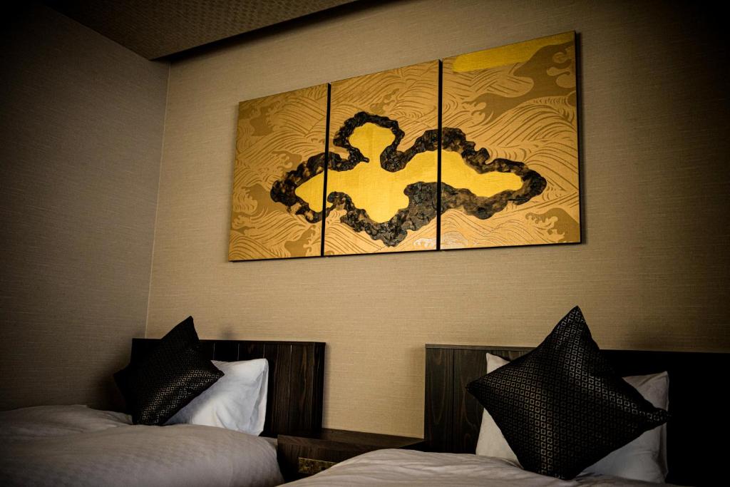 Postel nebo postele na pokoji v ubytování Hotel ZIZI Kyoto Gion