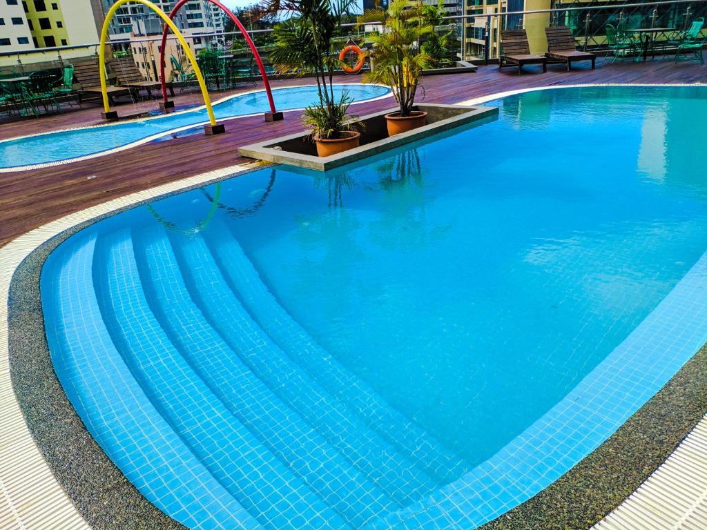 Bazén v ubytování Sabah Oriental Hotel nebo v jeho okolí