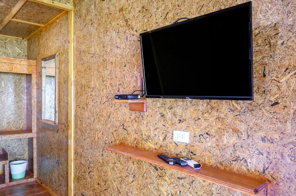TV a/nebo společenská místnost v ubytování Baan Check In