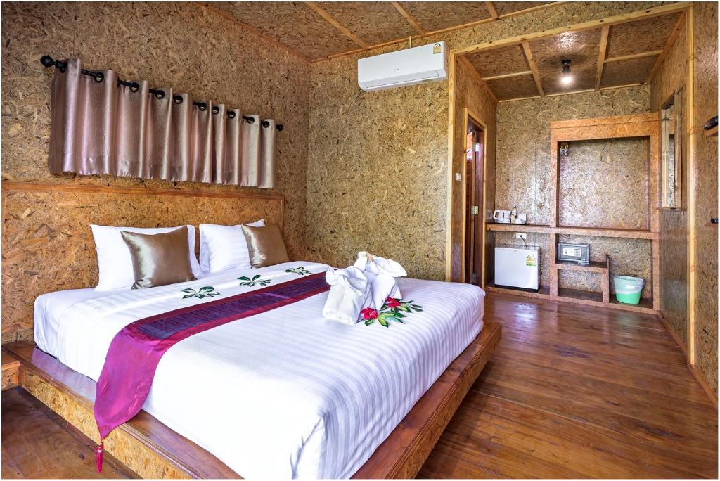 Postel nebo postele na pokoji v ubytování Baan Check In