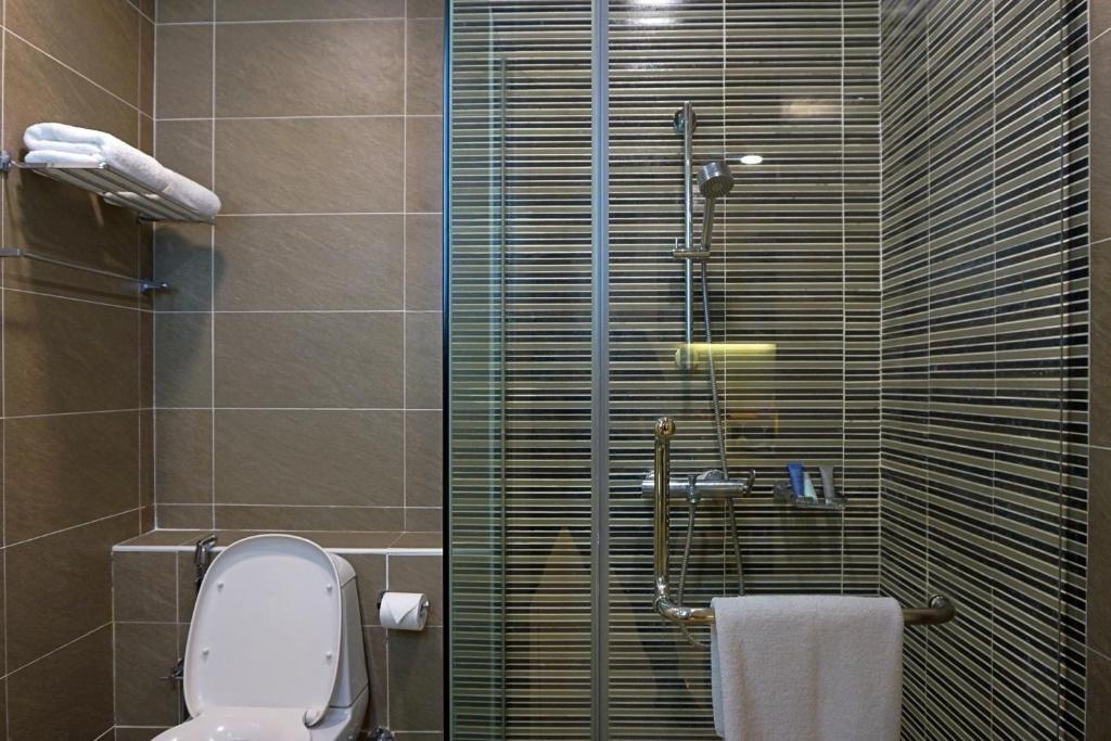Koupelna v ubytování Trinidad Suites Johor, Trademark Collection by Wyndham