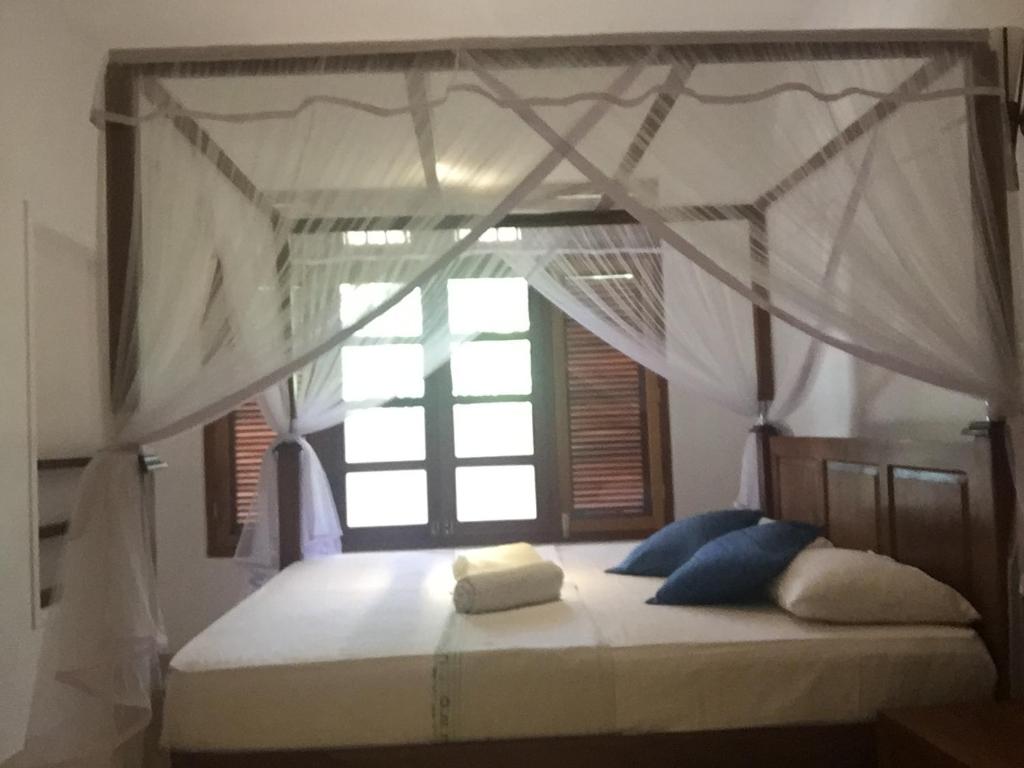 Postel nebo postele na pokoji v ubytování Sagarika Beach Hotel