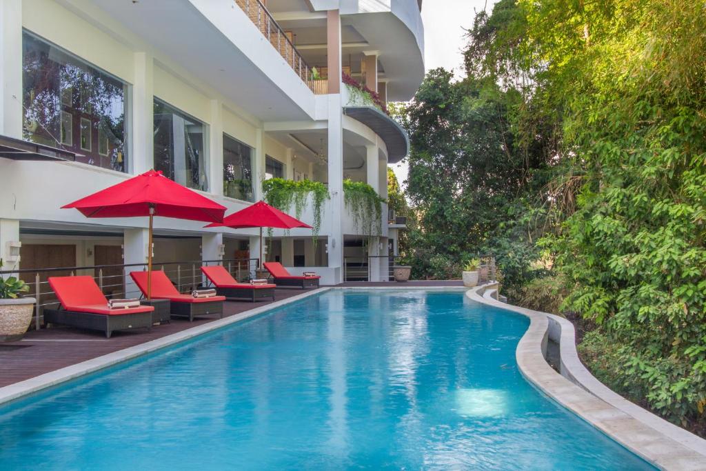 A piscina localizada em Nunamkhalu Private Villa and Spa ou nos arredores