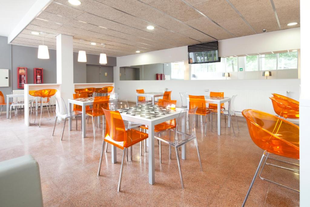 Reštaurácia alebo iné gastronomické zariadenie v ubytovaní Residencia Universitaria Resa Manuel Agud Querol