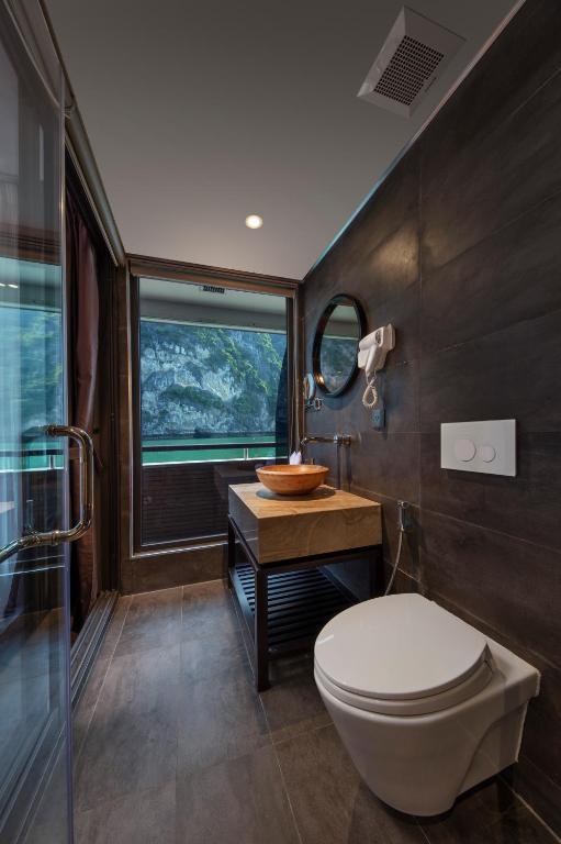 Scarlet Pearl Cruises - Wonder On Lan Ha Bay - 15