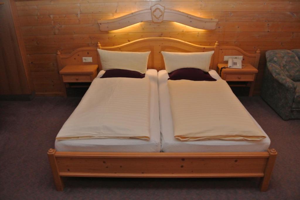 A bed or beds in a room at Hotel Gruberhof Innsbruck Igls B&B
