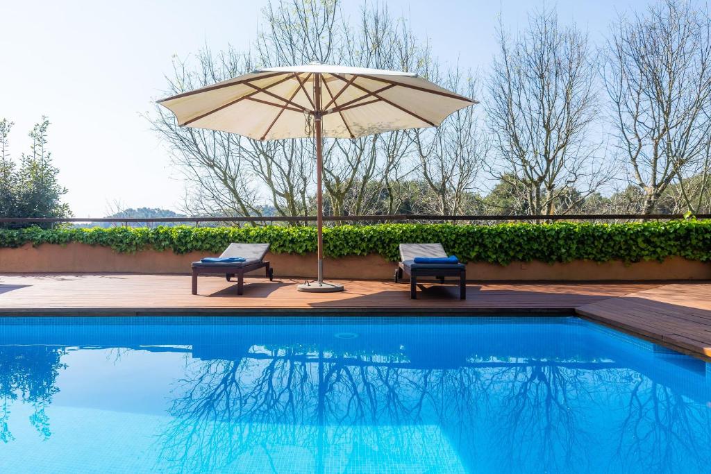 The swimming pool at or close to Na Pineda