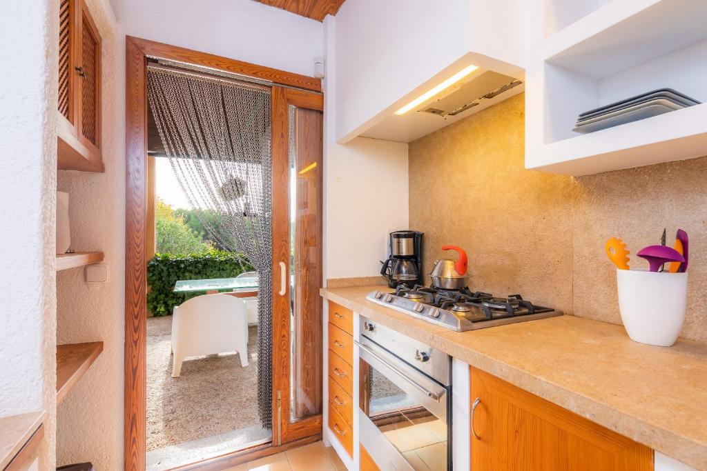 A kitchen or kitchenette at Na Pineda
