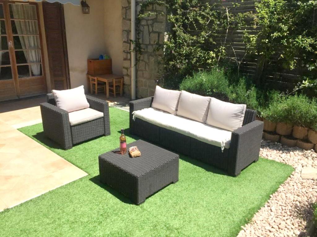 Ruang duduk di Appartement confortable à Pietrosella avec terrasse privée