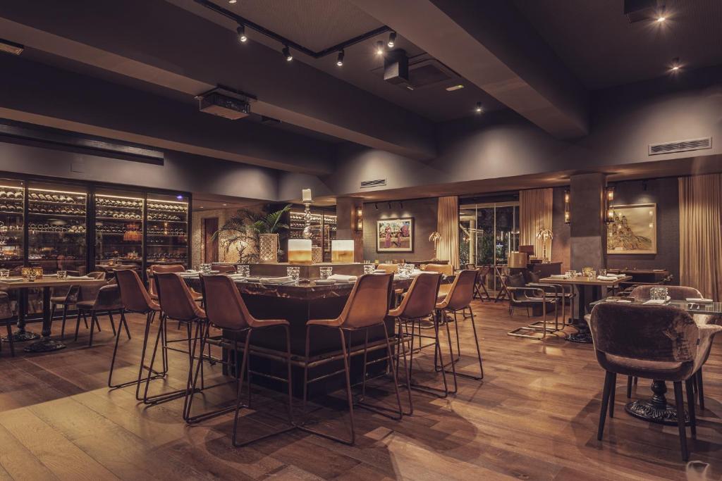 Reštaurácia alebo iné gastronomické zariadenie v ubytovaní Boho Club