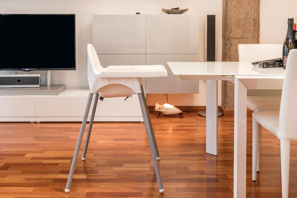 TV a/nebo společenská místnost v ubytování Stay U-nique Apartments Plaça de Tetuan