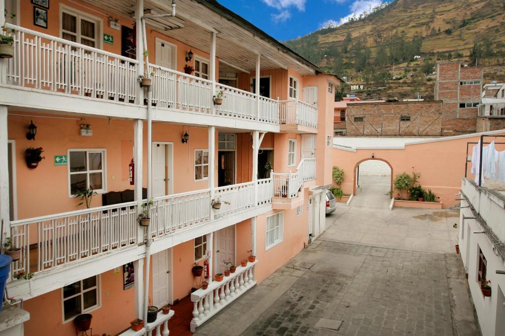 Nespecifikovaný výhled na hory nebo výhled na hory při pohledu z hotelu