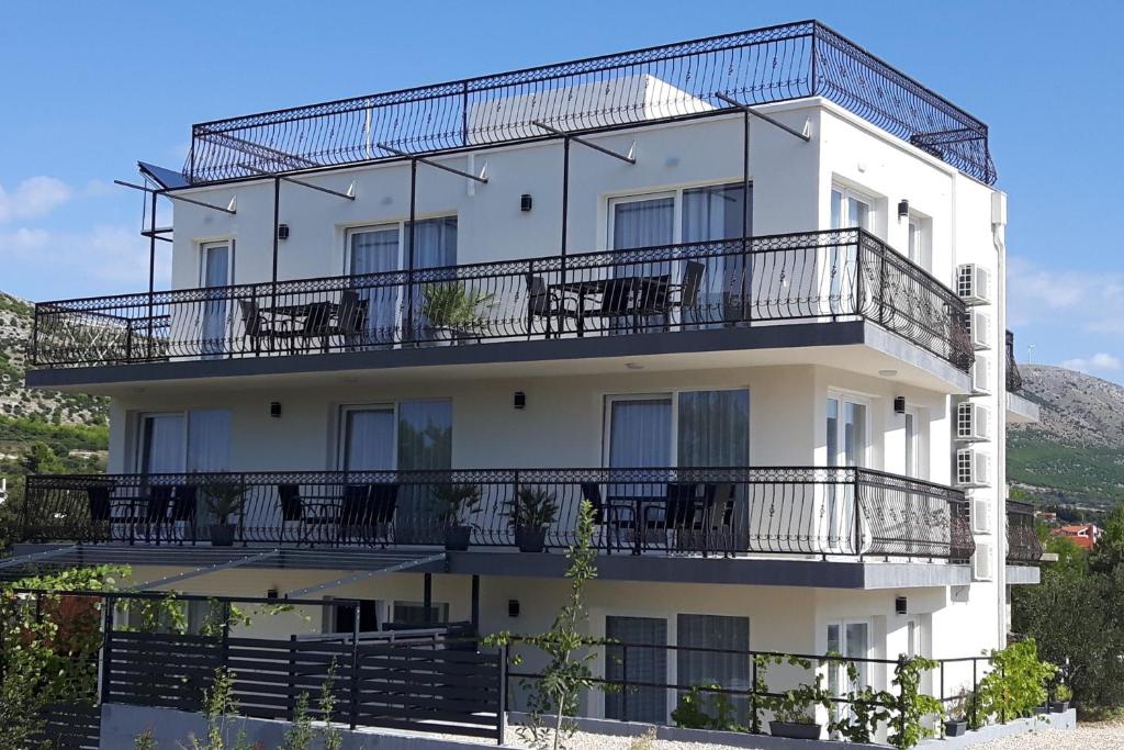 Balkón nebo terasa v ubytování Apartmani Dalmacjia
