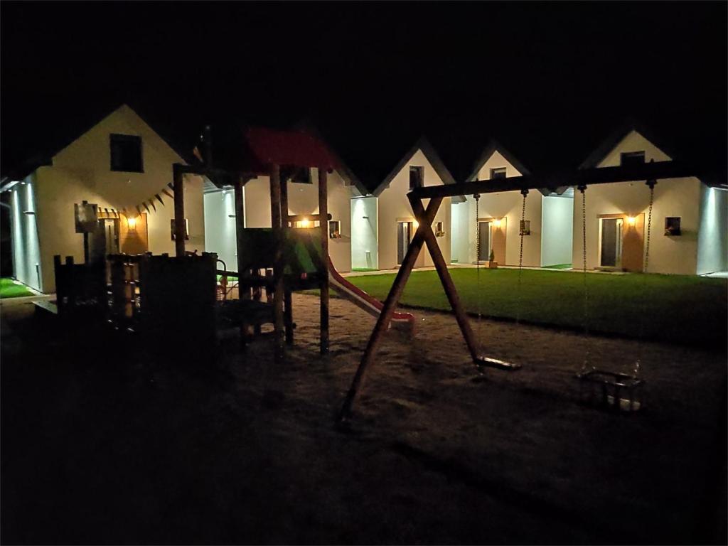 Herní místnost nebo prostor pro děti v ubytování Domki Na Dobrym Kursie