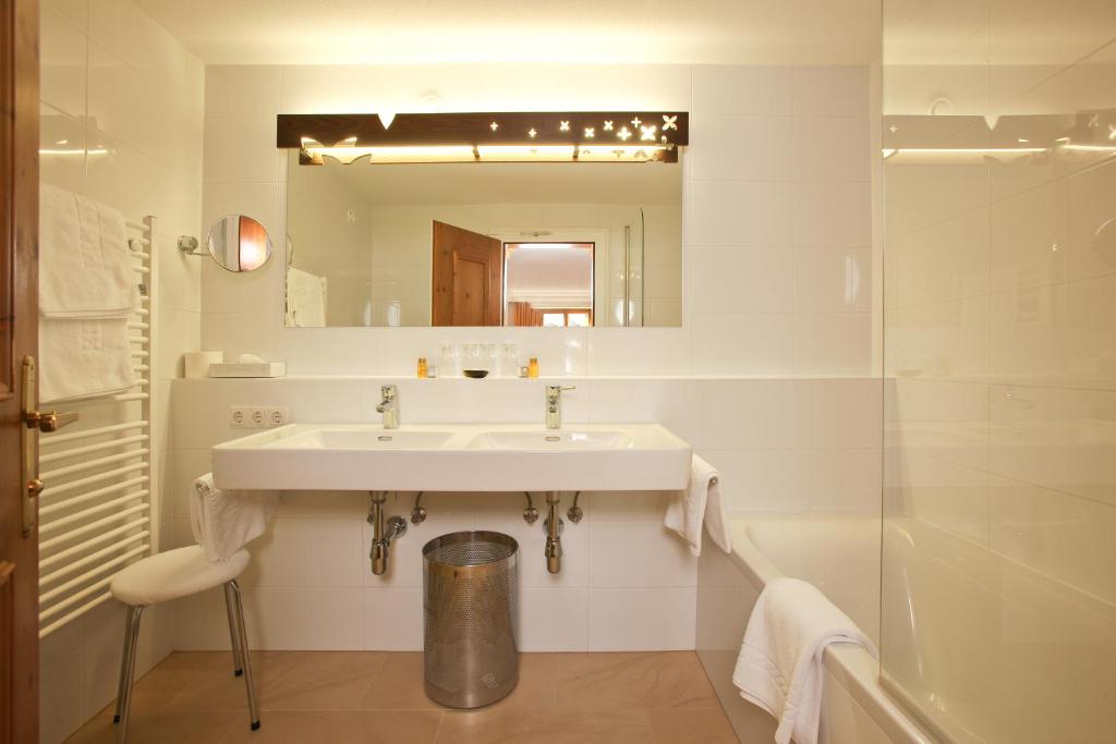 Hinterwies – Ski In / Lodge / Dine - 15