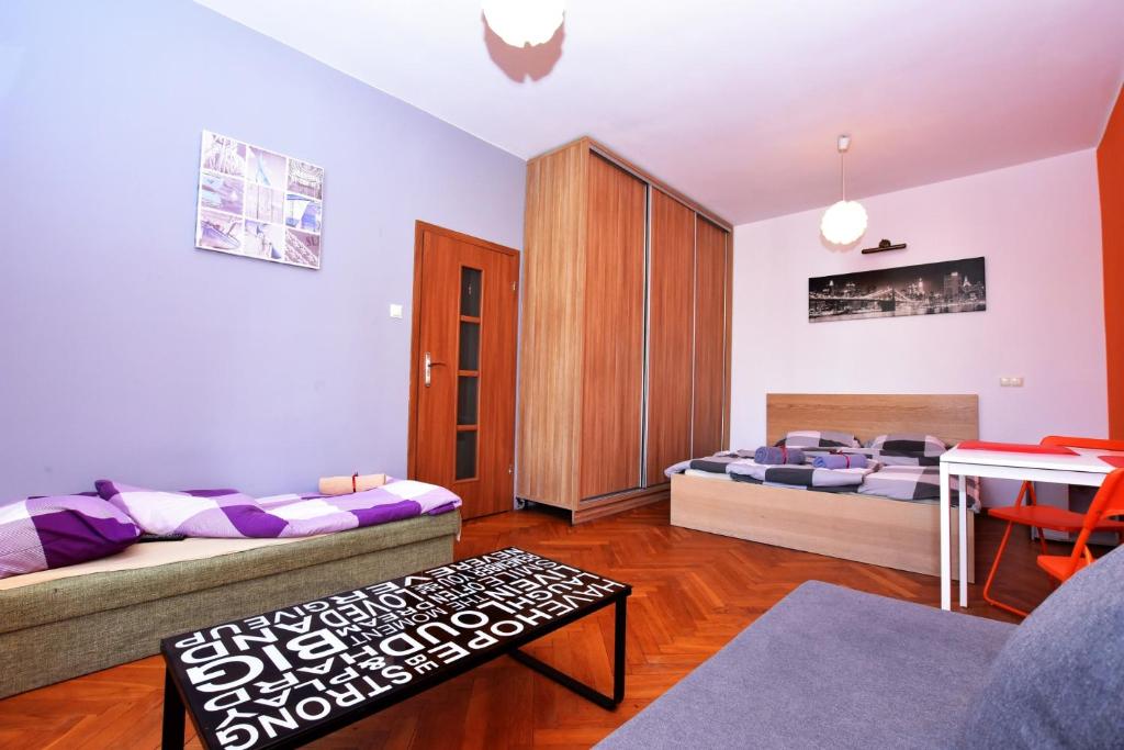 City Central Apartments Wrocław - Two-Bedroom Apartment With Balcony- 8A Swidnicka Street