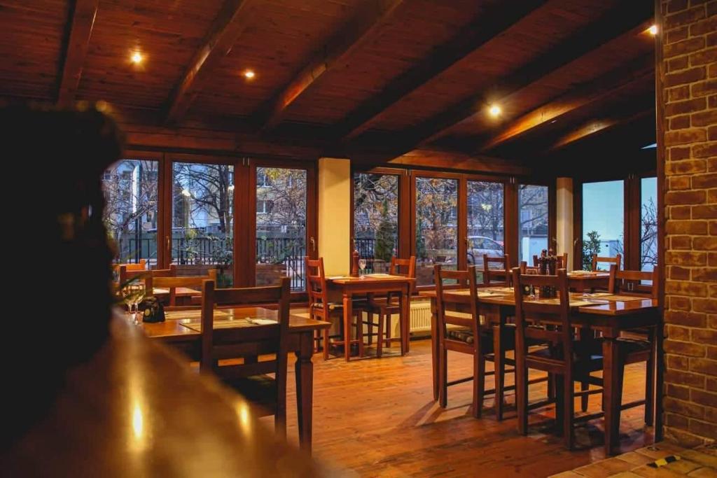 Reštaurácia alebo iné gastronomické zariadenie v ubytovaní Il Galeone hotel