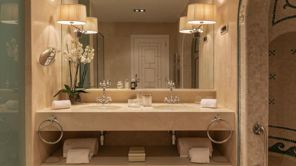 Koupelna v ubytování Hotel El Palace Barcelona